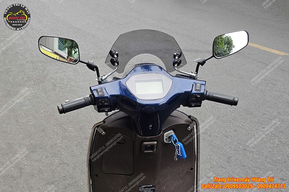 Góc nhìn người lái Klara S với kính chắn gió, tăng tính trang trí và nét cổ điển