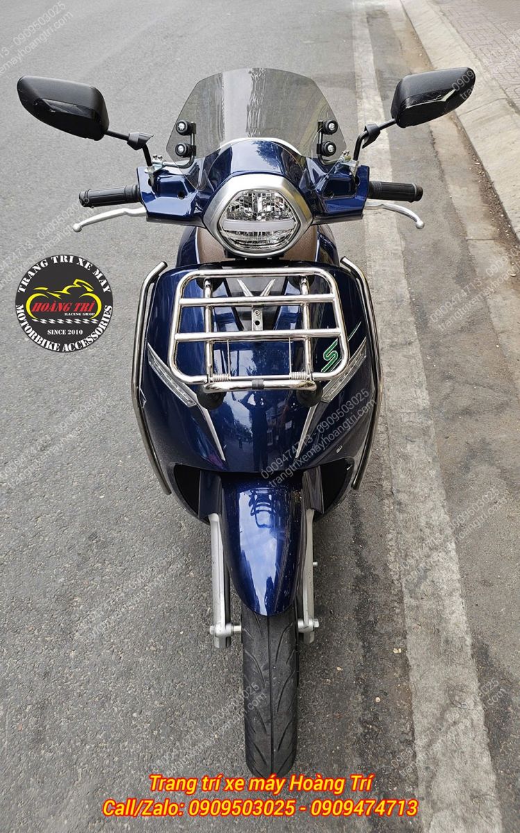 Tổng thể đầu Klara S nổi bật với baga inox và kính chắn gió, phù hợp phong cách độ kiểng