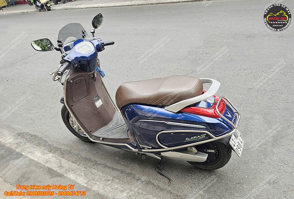 Góc nghiêng Klara S hoàn thiện với baga trước, kính chắn gió và khung inox tiện dụng