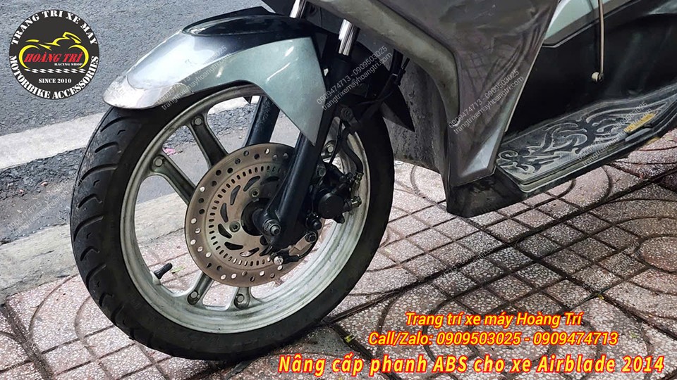 Vành xung ABS được trang bị trên đĩa trước Airblade 2014 mang đến diện mạo hiện đại