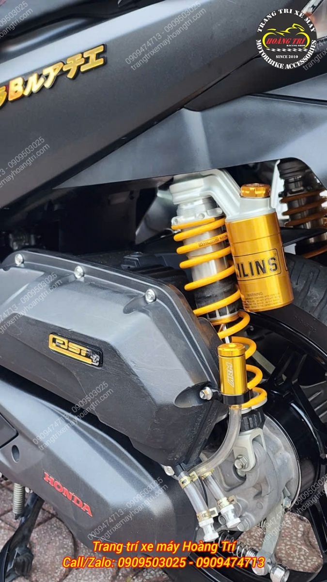 Cận cảnh phuộc Ohlins bình dầu sau Airblade 2023 nổi bật với tông vàng thể thao cao cấp