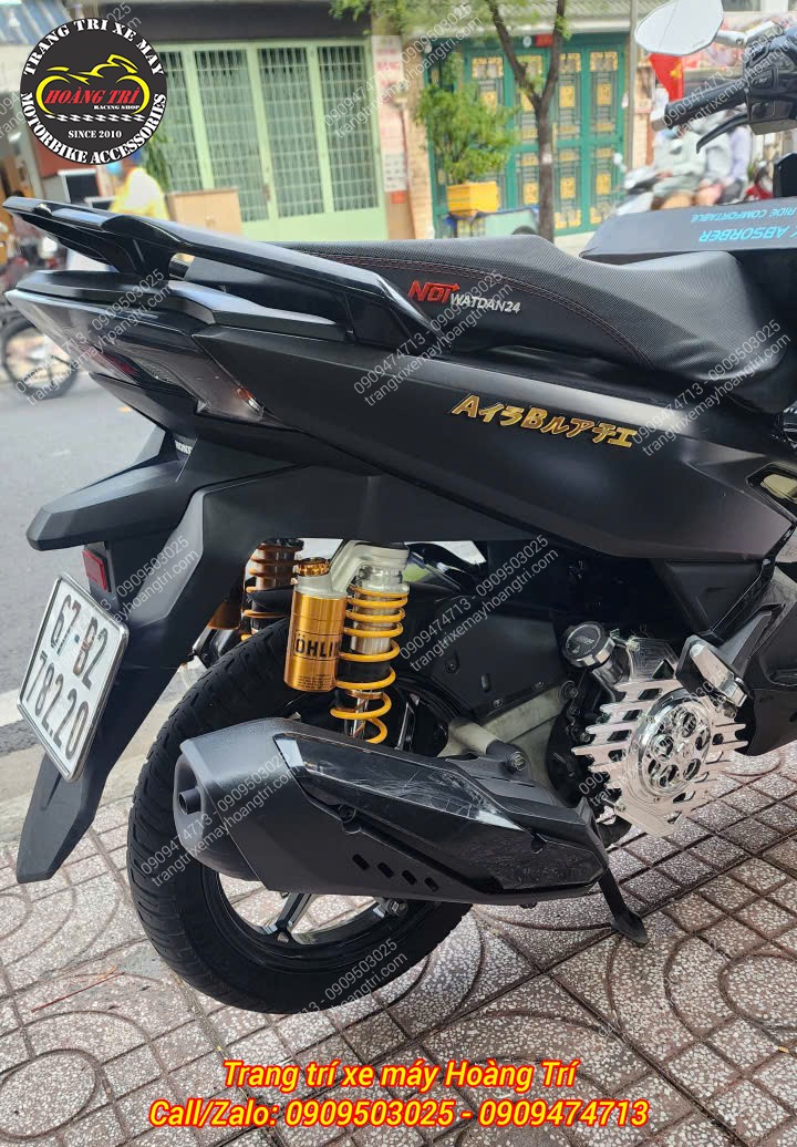 Tổng thể đuôi Honda Airblade 125cc nâng cấp phuộc Ohlins giúp dàn chân sau cứng cáp sang trọng