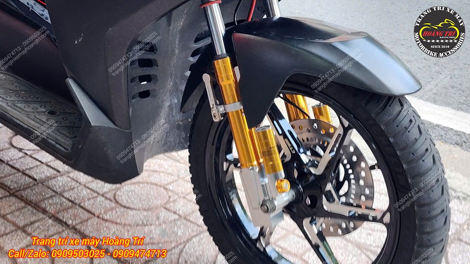 Chi tiết phuộc trước KingHam CNC Airblade với tông vàng nổi bật chuẩn phong cách thể thao