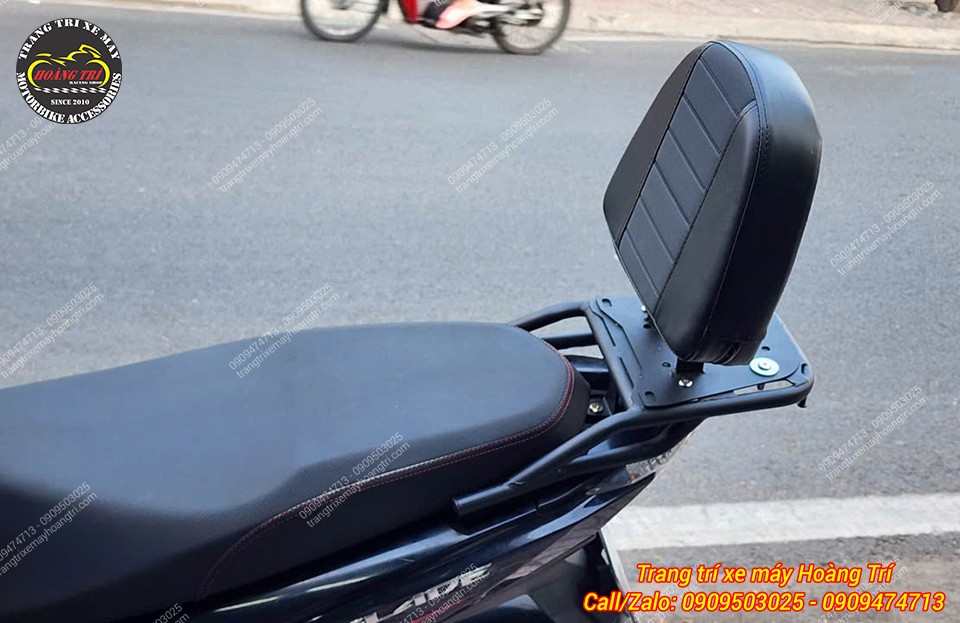 Cận cảnh tựa lưng bật gấp mẫu V1 gắn Airblade 2014 tăng an toàn cho người ngồi sau