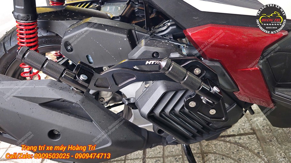 Gác chân phụ HTR độ Airblade 160 gập gọn vừa vặn và không gây vướng víu khi chạy