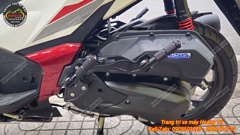 Góc nghiêng Airblade 160 gắn gác chân phụ HTR tăng tiện ích và phong cách cá tính hơn