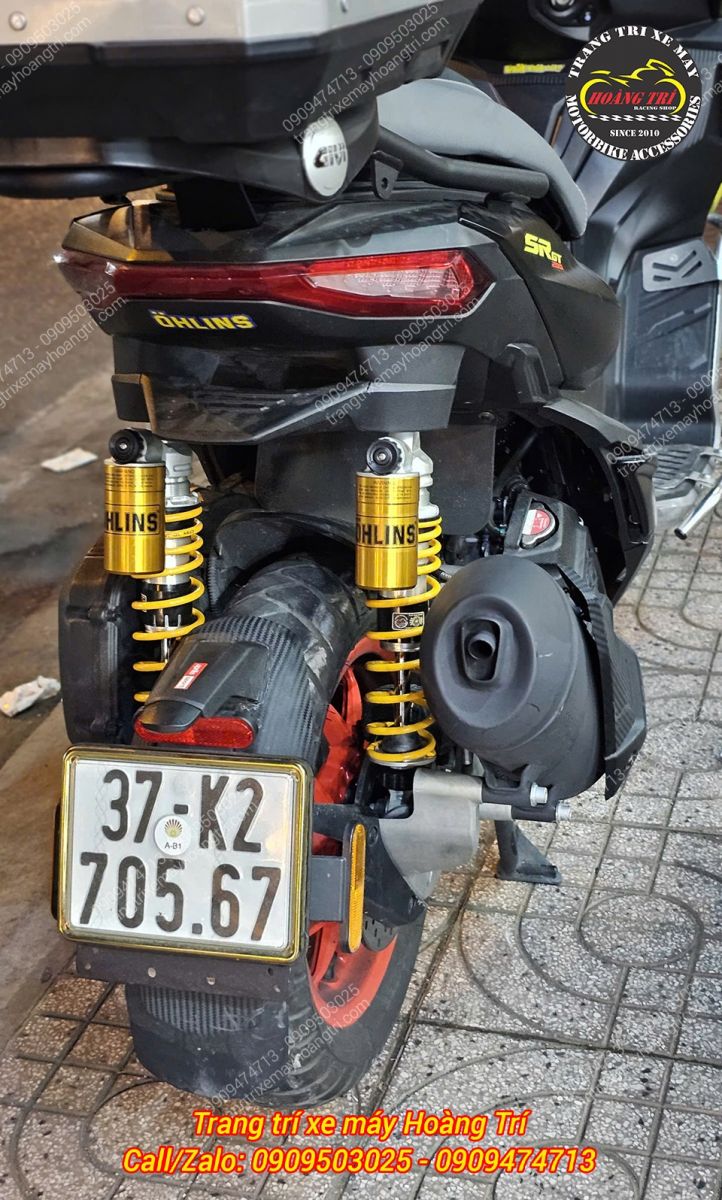 Dàn chân sau Aprilia SR GT 200 nổi bật với cặp Ohlins AP 243 bình dầu vàng
