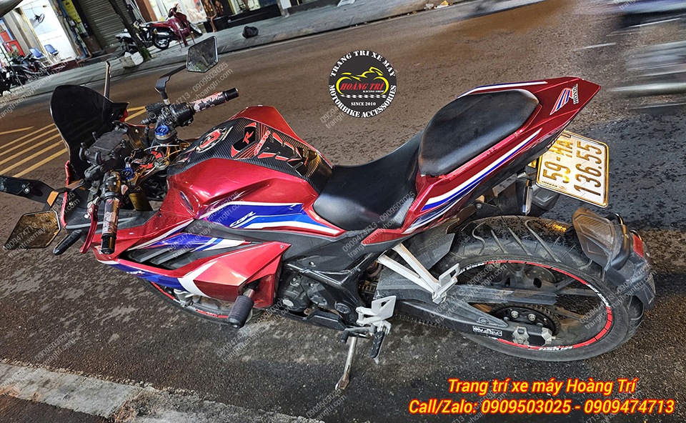 Honda CBR150r đỏ xanh nâng cấp pát biển số HTR inox tăng điểm nhấn thể thao
