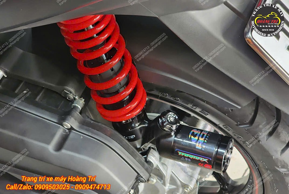 Cận cảnh phuộc Racing Boy Tarmax lò xo đỏ ti phuộc trắng được lắp hoàn thiện trên Yamaha Freego