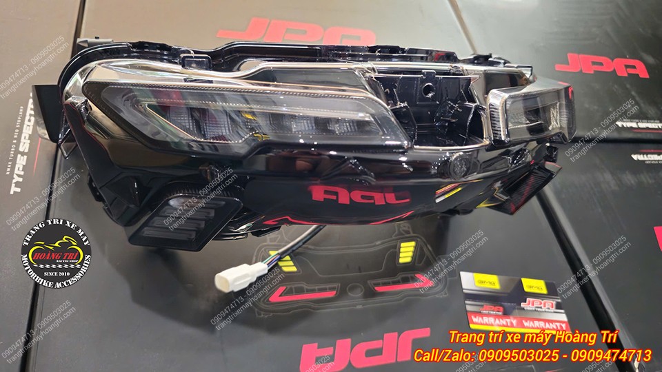 Mặt trước cụm đèn hậu LED Audi JPA NMax 155 tạo cảm giác cân đối và đậm chất tương lai