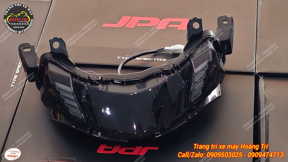 Mặt bên dưới của cụm đèn LED trên cụm đèn hậu Audi JPA NMax 155 cực kỳ nổi bật