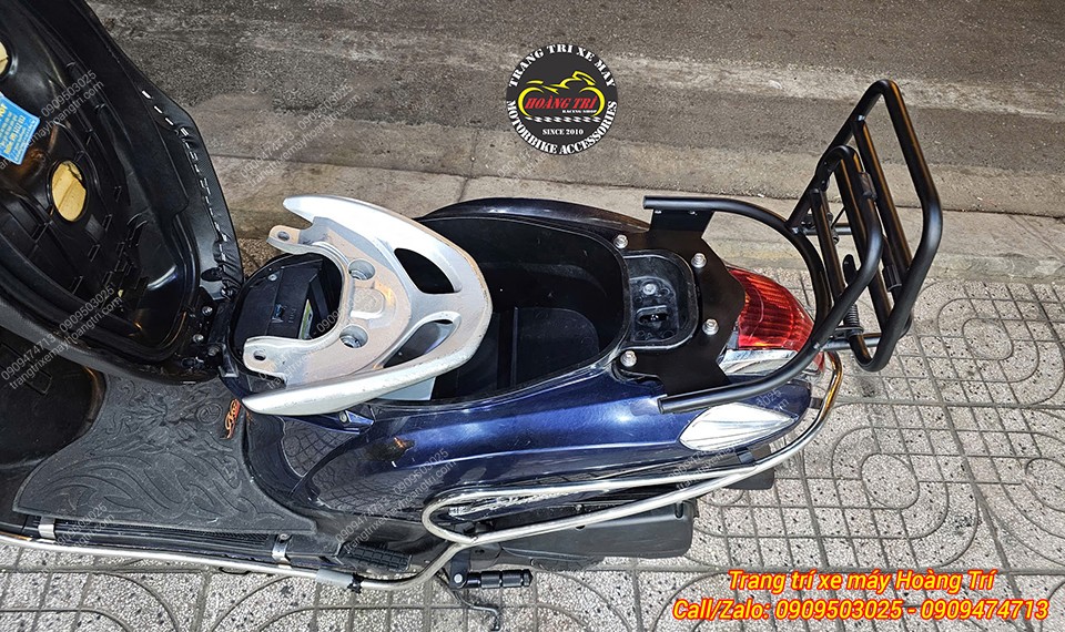 Cận cảnh baga sau Nozza 2011 kiểu Vespa tháo lắp gọn gàng và chắc chắn trên xe