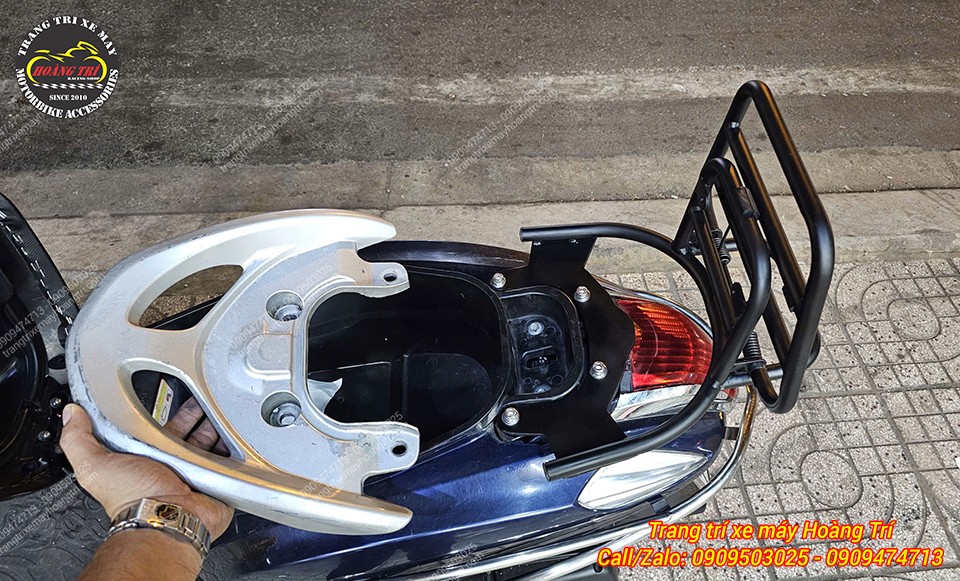 Thiết kế baga sau Nozza kiểu Vespa phù hợp hoàn hảo với các vị trí lắp cản sau zin trên xe