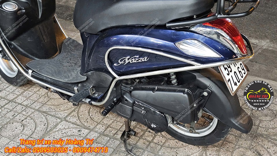 Gác chân phụ kết hợp cùng khung bảo vệ Nozza mang đến sự đối lập nổi bật cho xe