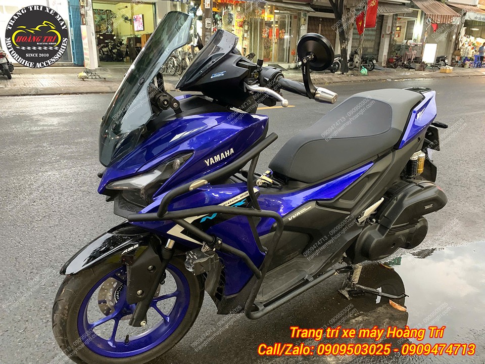 Góc chụp bên hông NVX V3 cho thấy tổng thể xe sau khi nâng cấp phụ kiện
