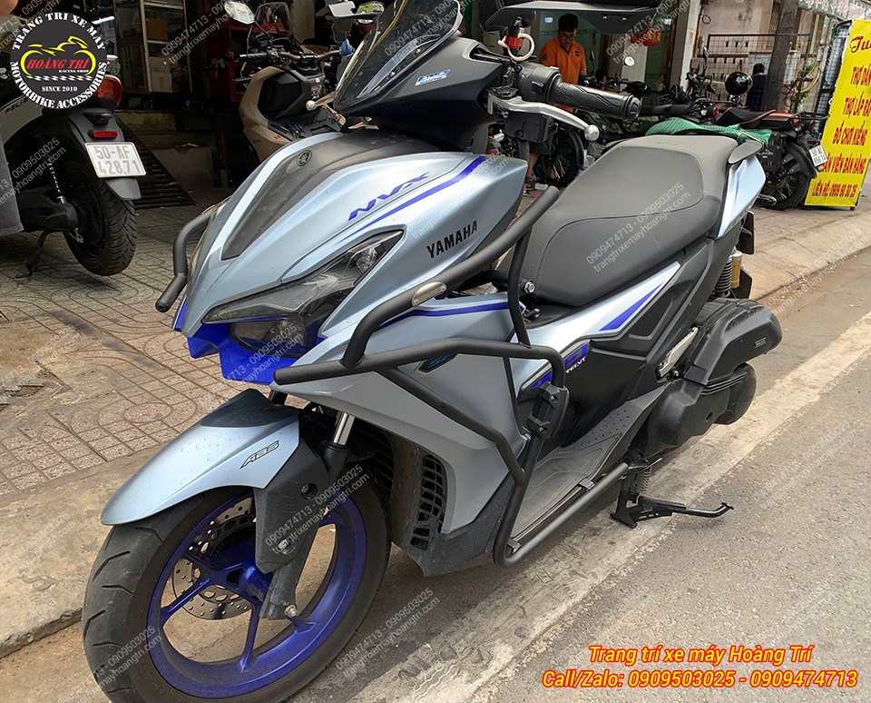 Yamaha NVX V3 trang bị khung chống đổ hỗ trợ bảo vệ dàn áo hiệu quả khi ngã xe