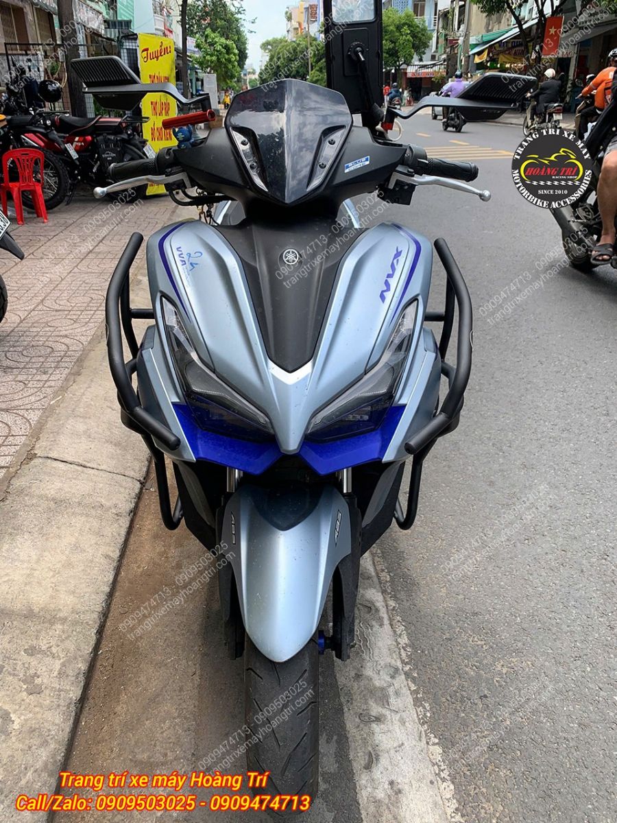 Góc chụp trực diện Yamaha NVX V3 cùng bộ khung chống đổ đầy cá tính và nổi bật