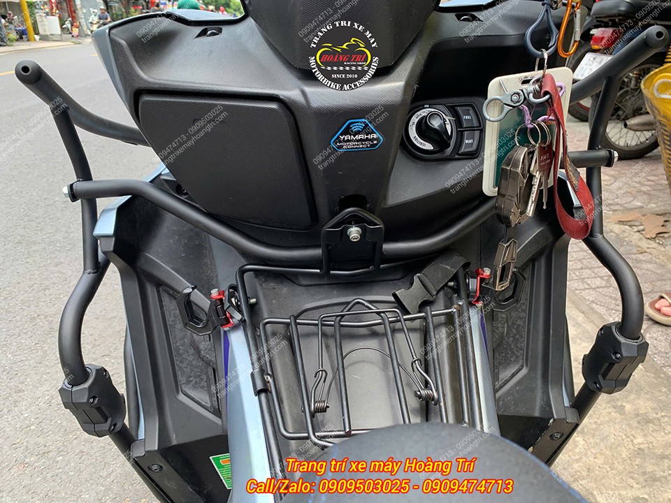 Tổng thể khu baga giữa NVX V3 nổi bật cùng khung bảo vệ và cao su chống đổ MotoWolf