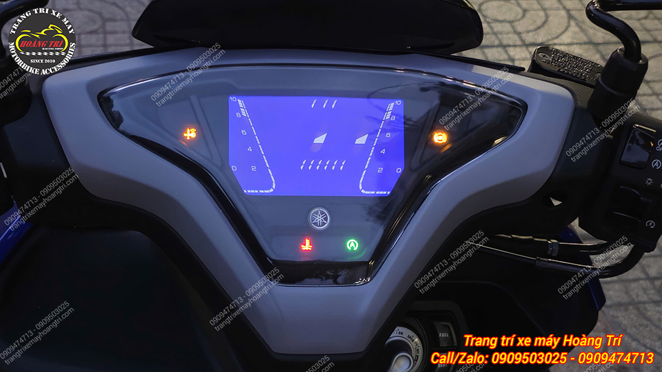 Màn hình đồng hồ Yamaha NVX V2 hiển thị sắc nét cùng đầy đủ đèn báo chức năng cần thiết