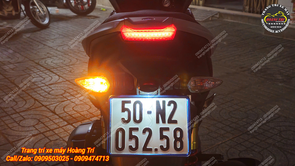 Đèn xi nhan và đèn hậu Yamaha NVX V2 sáng rõ sau khi hoàn thiện nâng cấp hệ thống điện