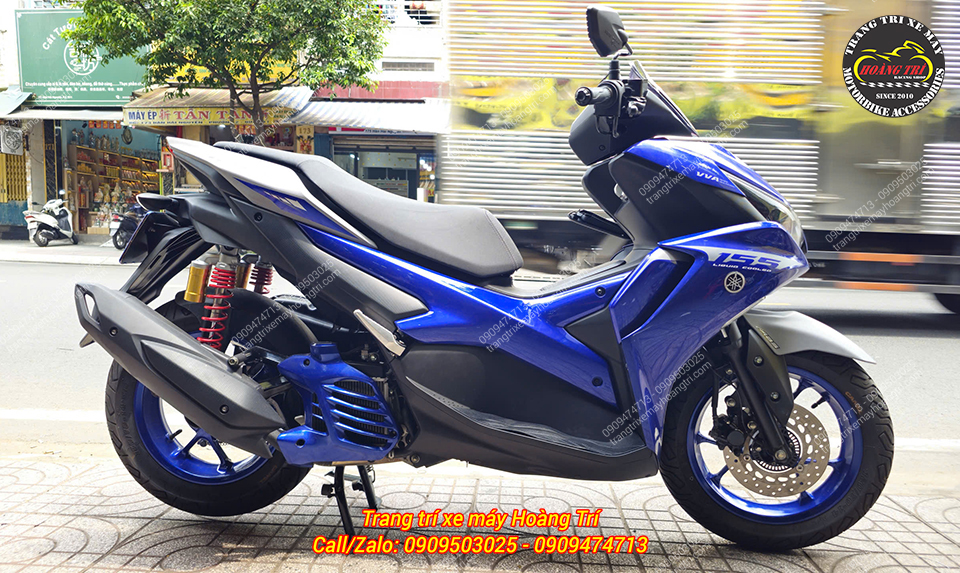 Yamaha NVX V2 nâng cấp từ NVX V1 phối xanh bạc hoàn thiện trông cá tính, thể thao và hiện đại