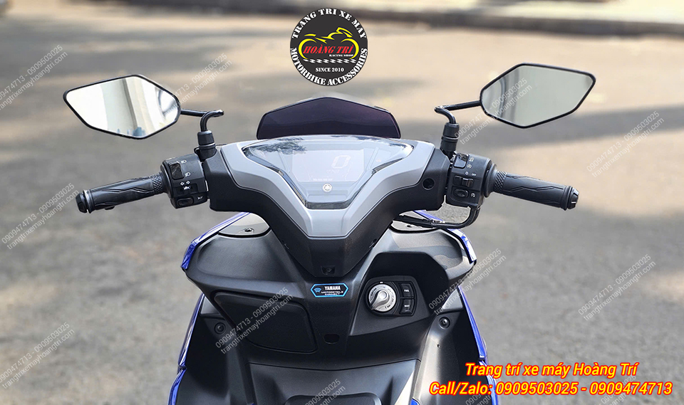 Góc lái Yamaha NVX V2 hoàn thiện với đồng hồ điện tử và dàn đầu hiện đại mới mẽ