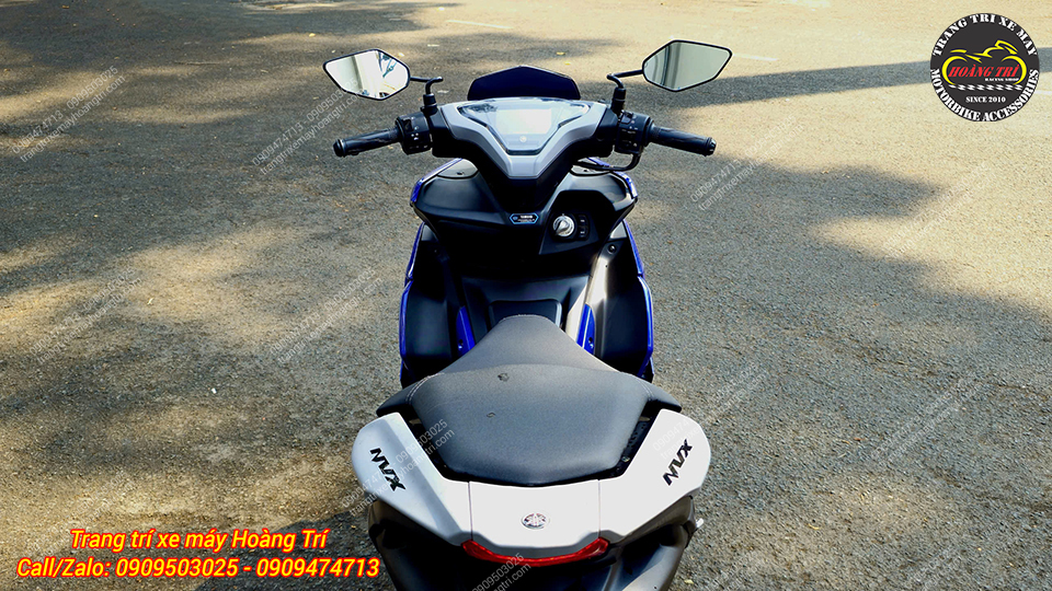 Góc nhìn từ phía sau Yamaha NVX V2 với thiết kế liền lạc và thể thao hơn trước