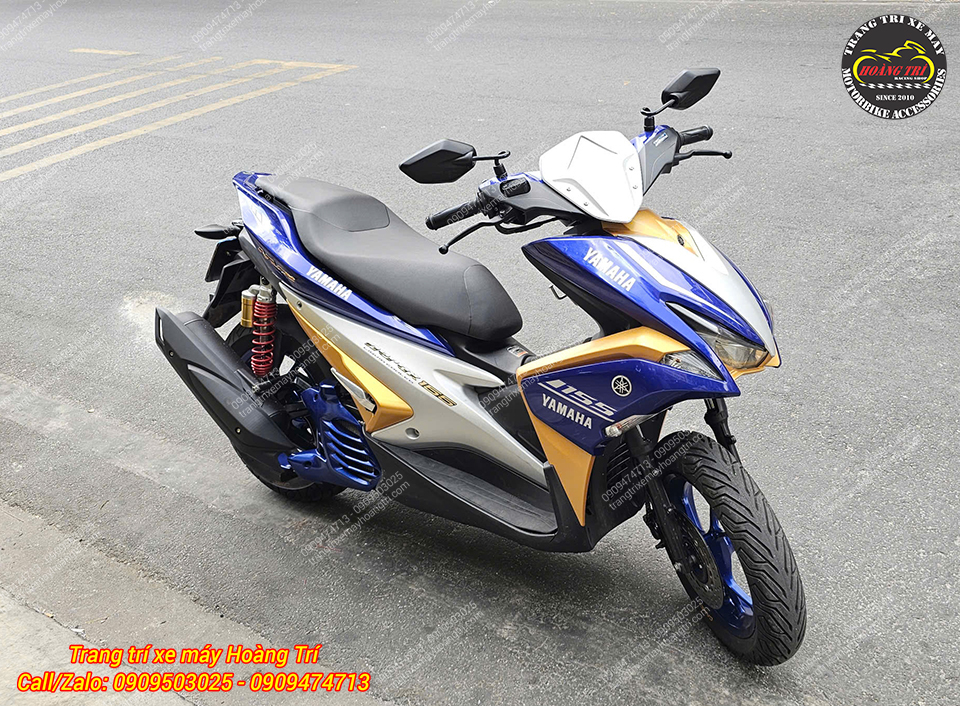 Tổng thể Yamaha NVX V1 trước nâng cấp với phối màu xanh vàng nổi bật đầy thể thao