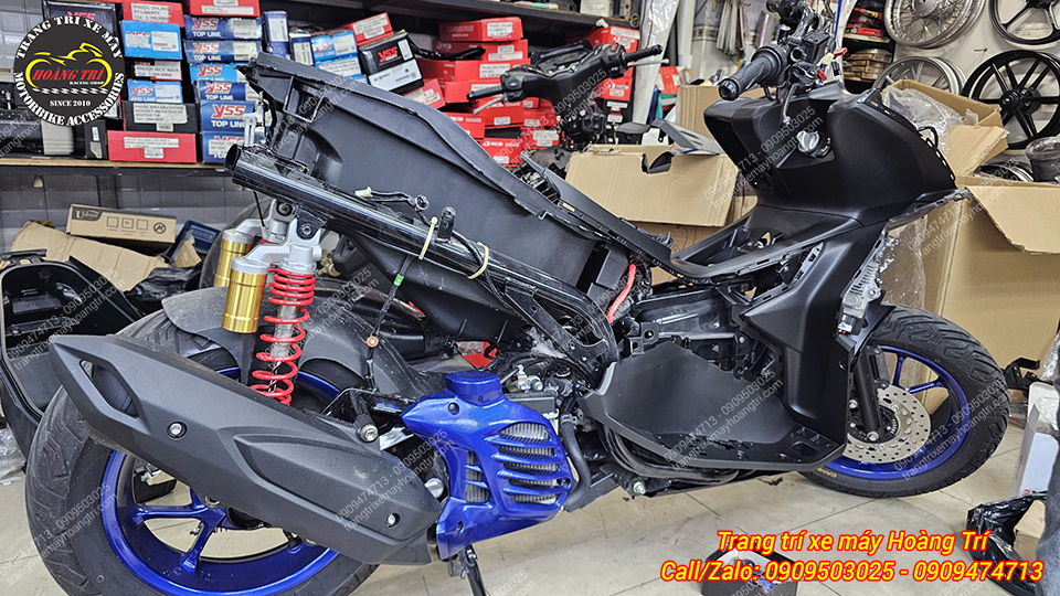Khung sườn Yamaha NVX V1 trong quá trình nâng cấp dàn áo và hệ thống đèn hoàn chỉnh