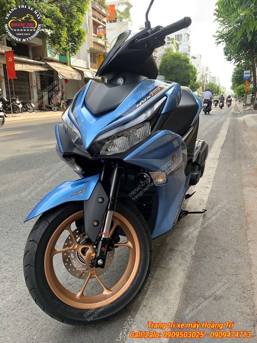 Góc nghiêng Yamaha NVX V2 nổi bật hơn với bộ phuộc upside down Kingham cao cấp
