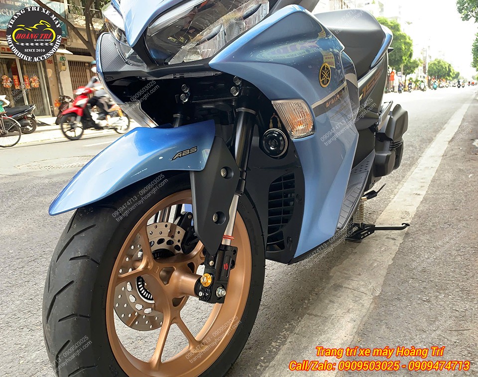 Phần đầu Yamaha NVX V2 trở nên cứng cáp hơn sau khi nâng cấp phuộc Kingham