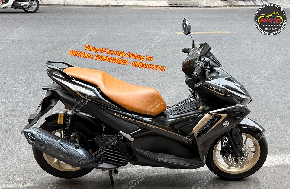 Tổng thể xe NVX V2 với phong cách cổ điển cùng sự tiện ích từ tay dắt NVX V2