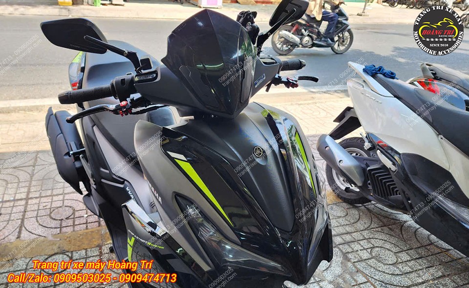 Toàn cảnh đầu xe NVX V3 trang bị tay thắng CRG carbon thể thao
