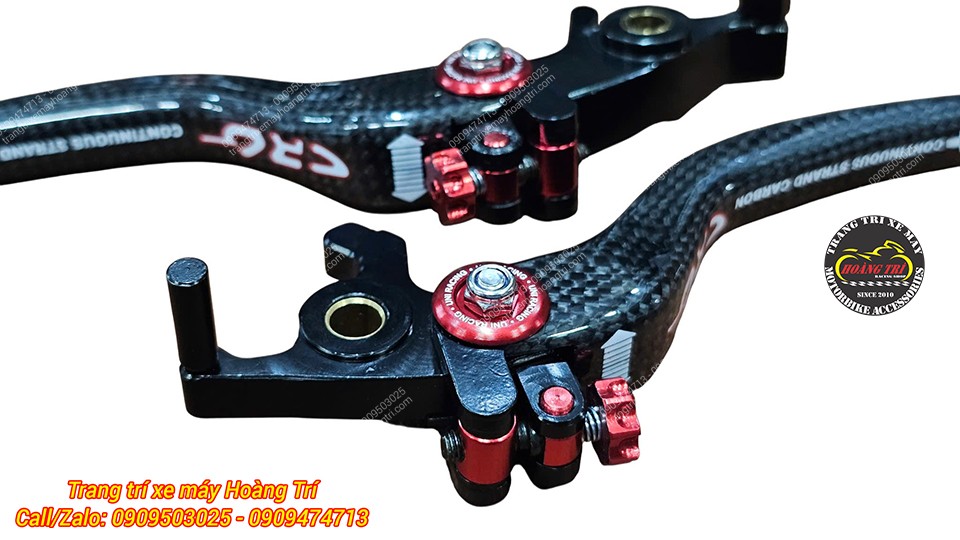 Chi tiết cụm điều chỉnh tay thắng CRG carbon với núm chỉnh màu đỏ nổi bật