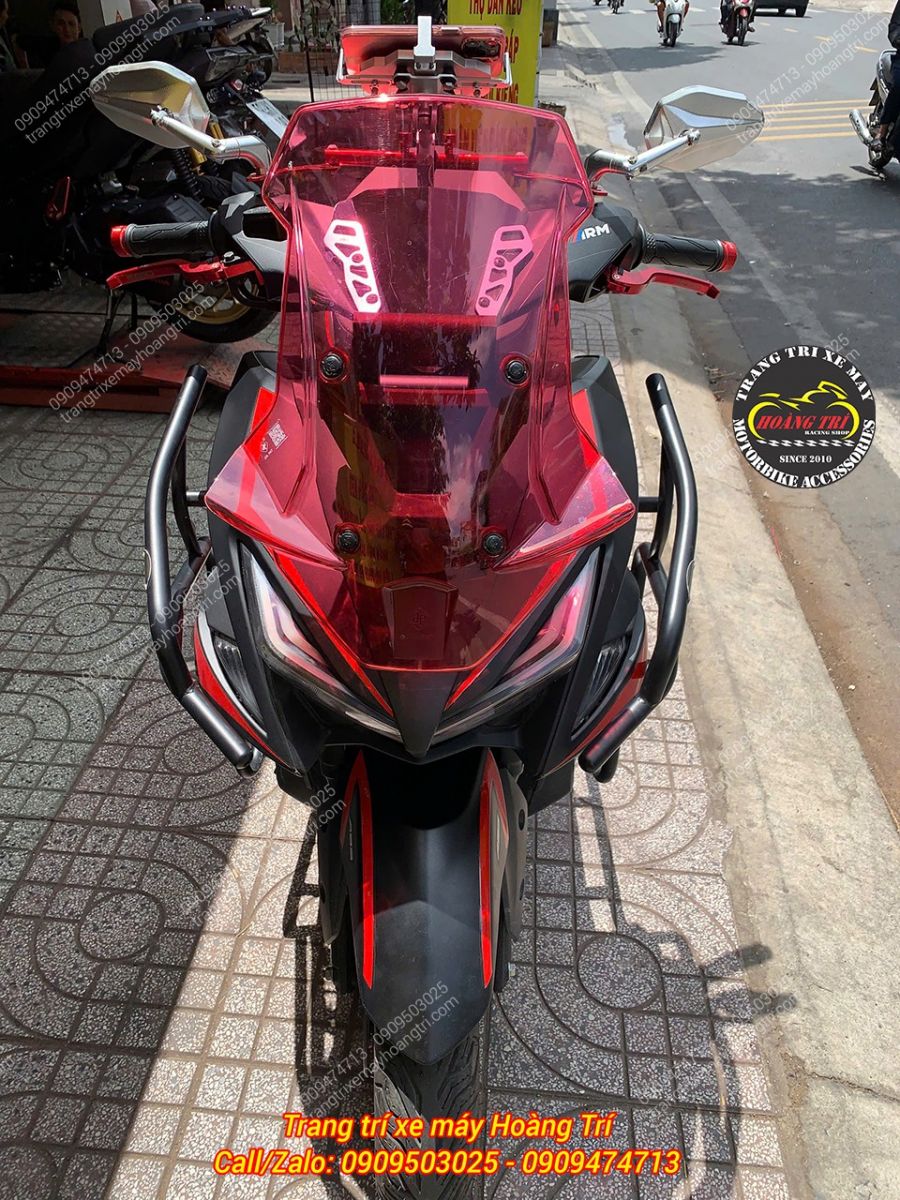 Yamaha NVX V1 trở nên nổi bật hơn với kính chắn gió đỏ kiểu ADV cực đẹp
