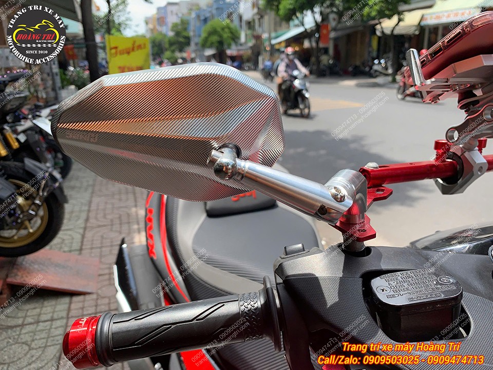 Cận cảnh kính chiếu hậu H2C MT V2 kiểu dáng thể thao giúp Yamaha NVX V1 thêm cá tính nổi bật