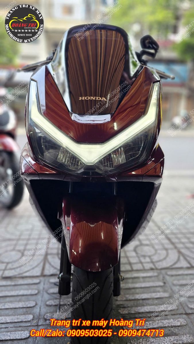 Giờ đây đèn pha của xe Honda PCX 160 RoadSyn đã được tắt mở chủ động hoàn toàn