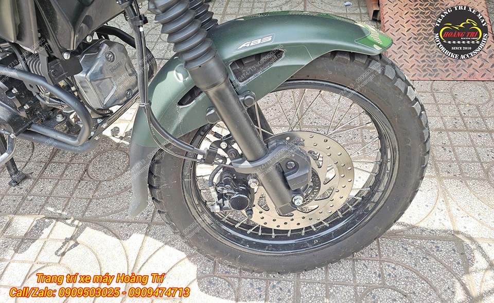 Chi tiết bánh trước Yamaha PG-1 ABS 2026 sử dụng cặp niềng zin cùng vỏ ruột nguyên bản