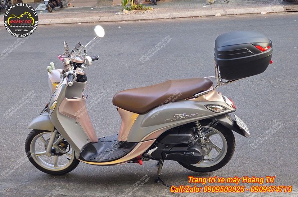 Toàn cảnh Fino với combo baga và thùng sau giúp tăng không gian, tiện ích sử dụng hằng ngày