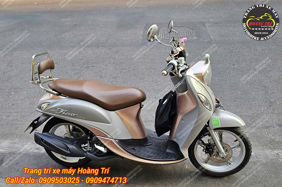 Toàn cảnh Yamaha Fino lắp baga sau và tựa lưng có nệm tăng trải nghiệm ngồi sau