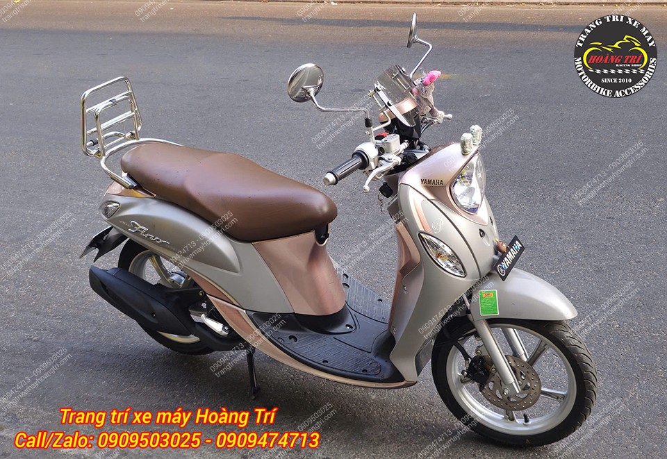 Chi tiết yên và baga sau Fino phối màu nâu kem tạo phong cách cổ điển