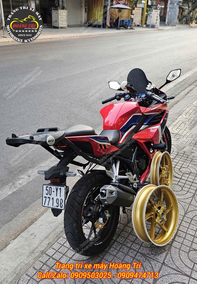 Chiếc CBR150R trước khi được độ mâm OZ X1R với mâm đen zin chưa nổi bật