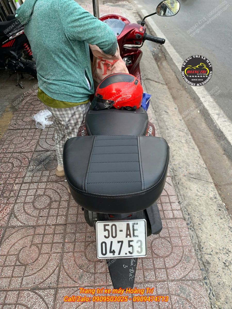 Tựa lưng bật gấp Espero 50 Velia hỗ trợ cho người ngồi sau giúp an toàn và an tâm hơn