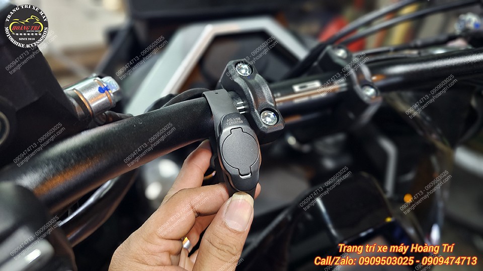 Cận cảnh chiếc đồng hồ thông minh zin dùng để khởi động xe Zontes 368G hiện đại