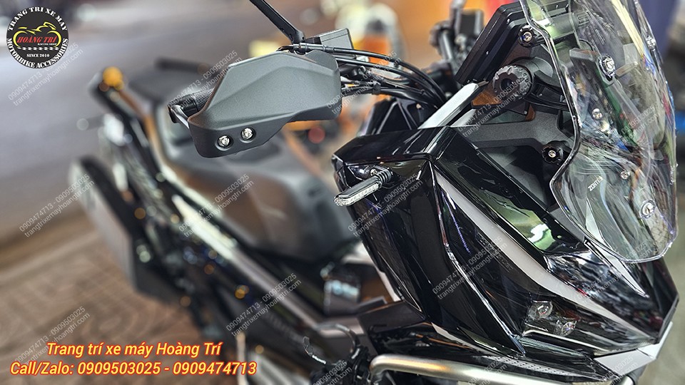 Góc view toàn cảnh cùm tay lái bên phải trông rất thể thao và cá tính