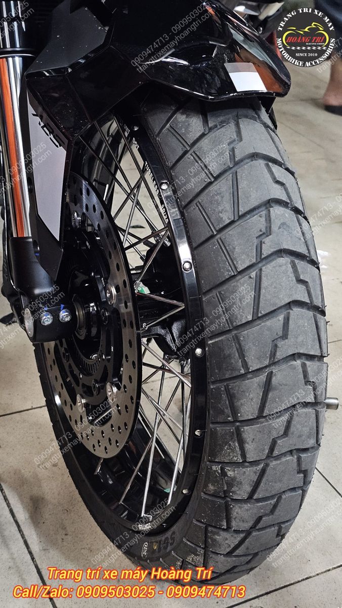 Đĩa phanh trước zin có hỗ trợ ABS và lốp trước gai lớn giúp xe Zontes 368G đúng chuẩn địa hình