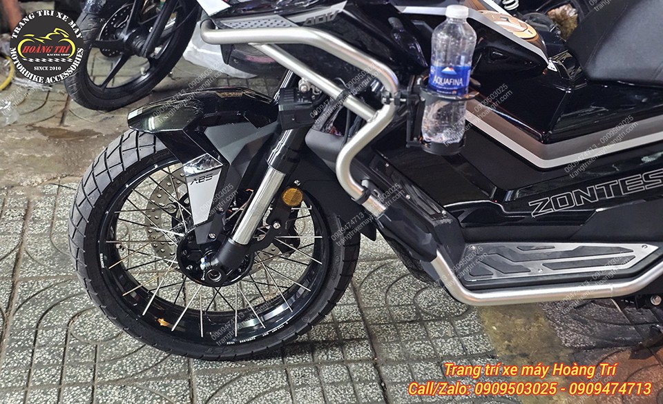 Hệ thống phanh đĩa trước và phuộc zin của Zontes 368G hoạt động vô cùng hiệu quả