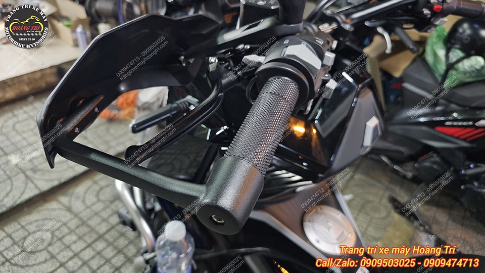 Bao tay zin của Zontes 368G mang lại độ bám cực tốt trong suốt quá trình điều khiển