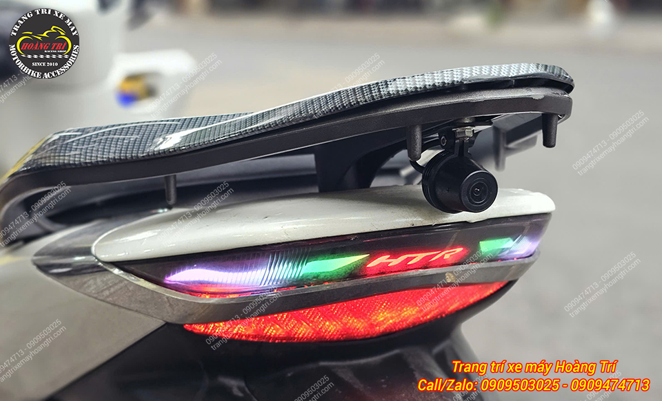 Camera hành trình phía sau xe SH hỗ trợ quan sát rõ nét và tăng an toàn di chuyển