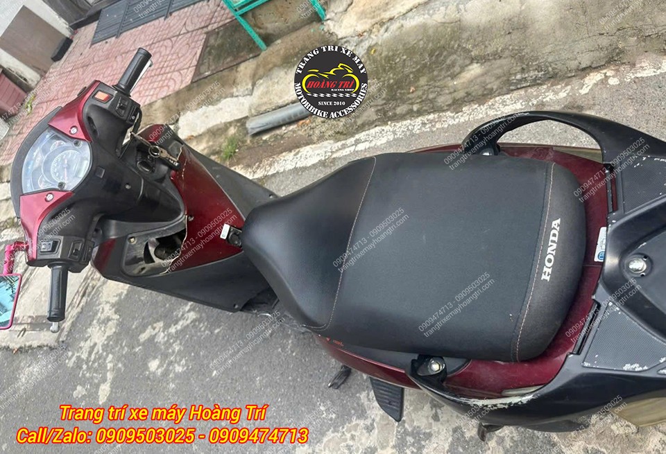 Tổng thể Honda SH VN 2014 trước nâng cấp với dàn áo kiểu SH Ý cũ